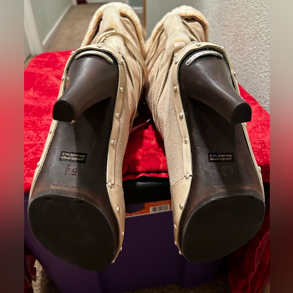 Michael Kors Suede boots , fleece lining.  3 inch heel. Excellent condition - Picture 6 of 6